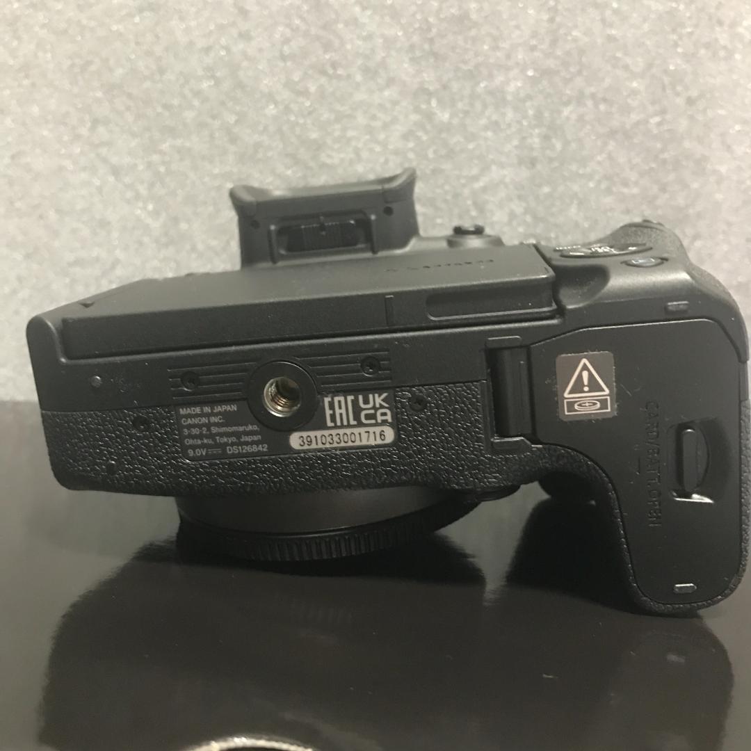 ショット数9,000回 ≪ほぼ新品≫ Canon EOS R10 ボディ