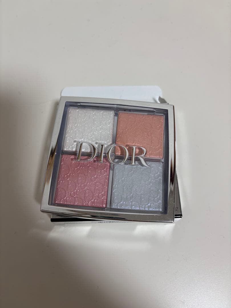 Dior ハイライトパウダー　バックステージフェイスグロウパレット006