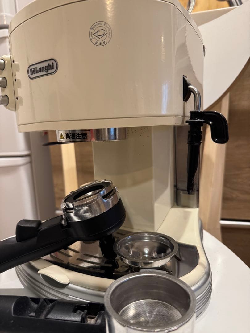 DeLonghi エスプレッソマシン クリーム色