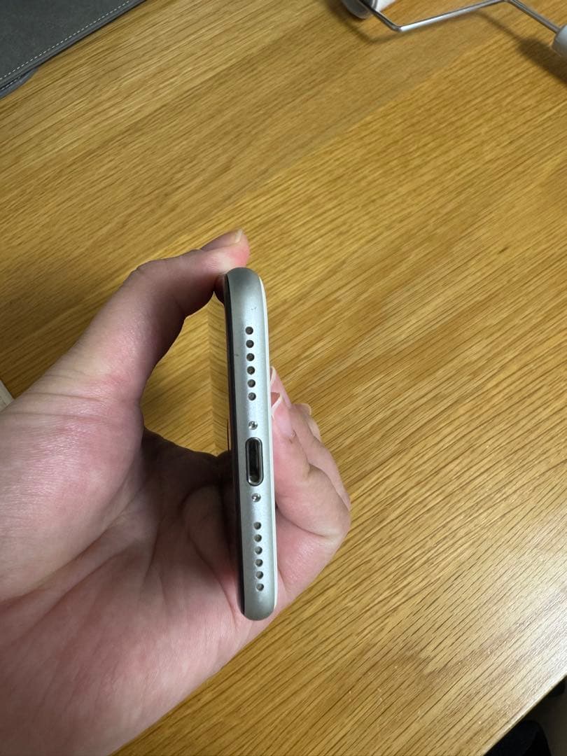 Apple iPhone SE 第2世代 ホワイト 128GB 本体のみ