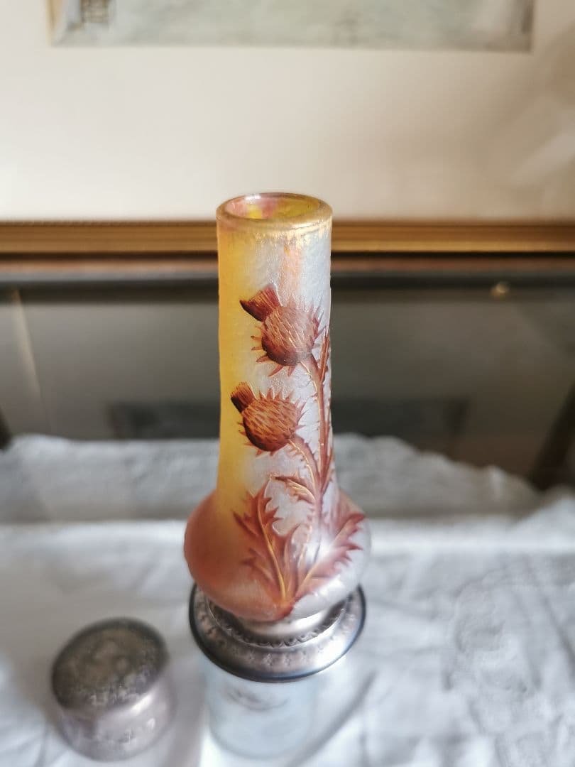 アンティークドームナンシー 薊紋花瓶 オパルセント被ガラスエナメル金彩 彫銀台付