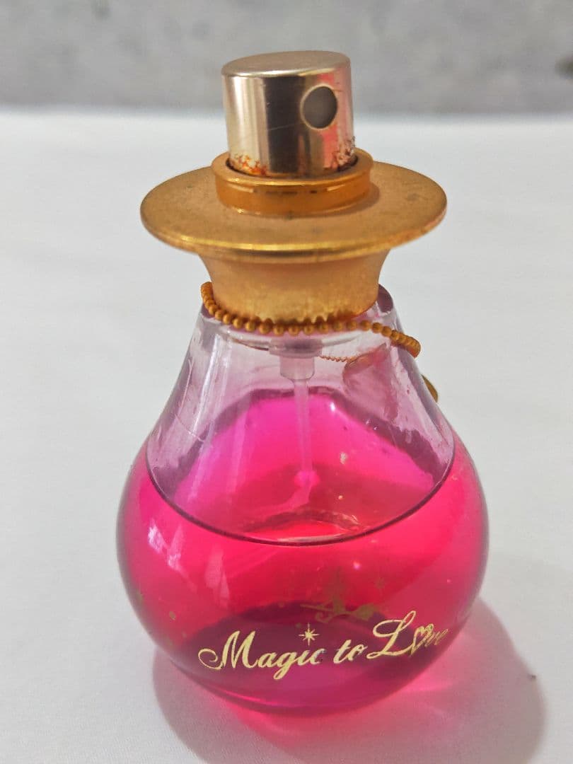 2058 マジックトゥラブ　香水　新品2本+使用途中
